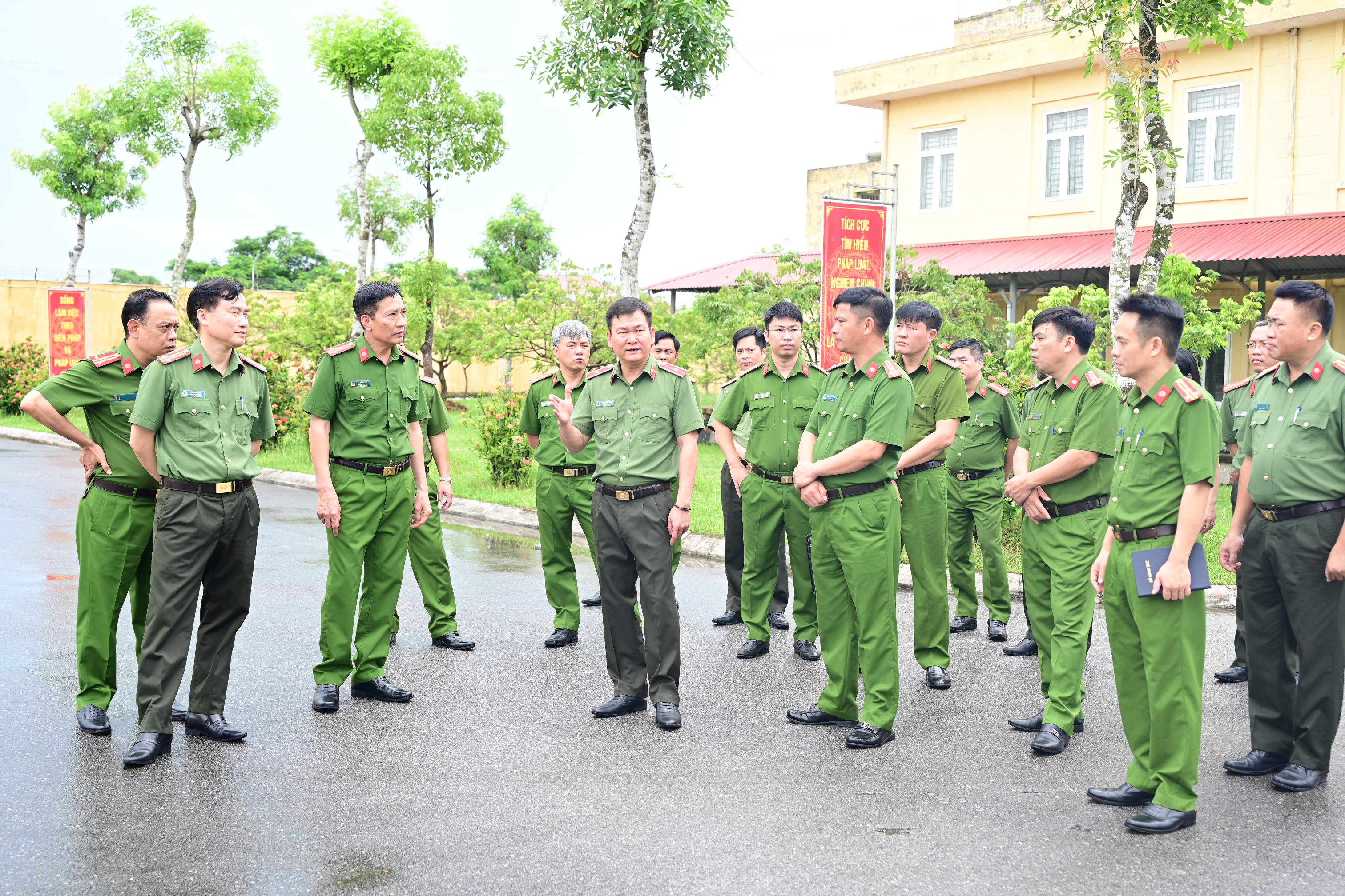 Thiếu tướng Bùi Quang Bình - Giám đốc Công an thành phố thăm và làm việc tại Trại Tạm giam số 1